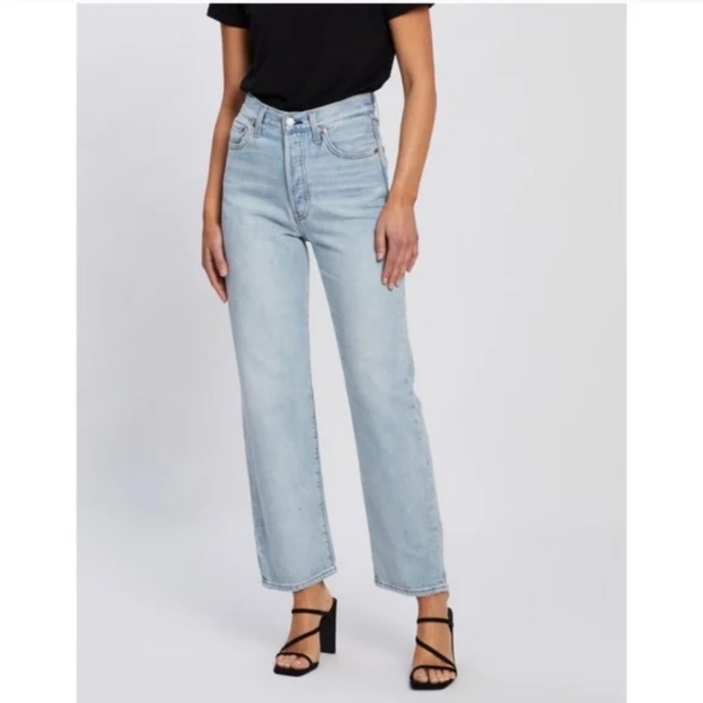 NWT Levi's Premium Ribcage Straight Light Wash Jeans